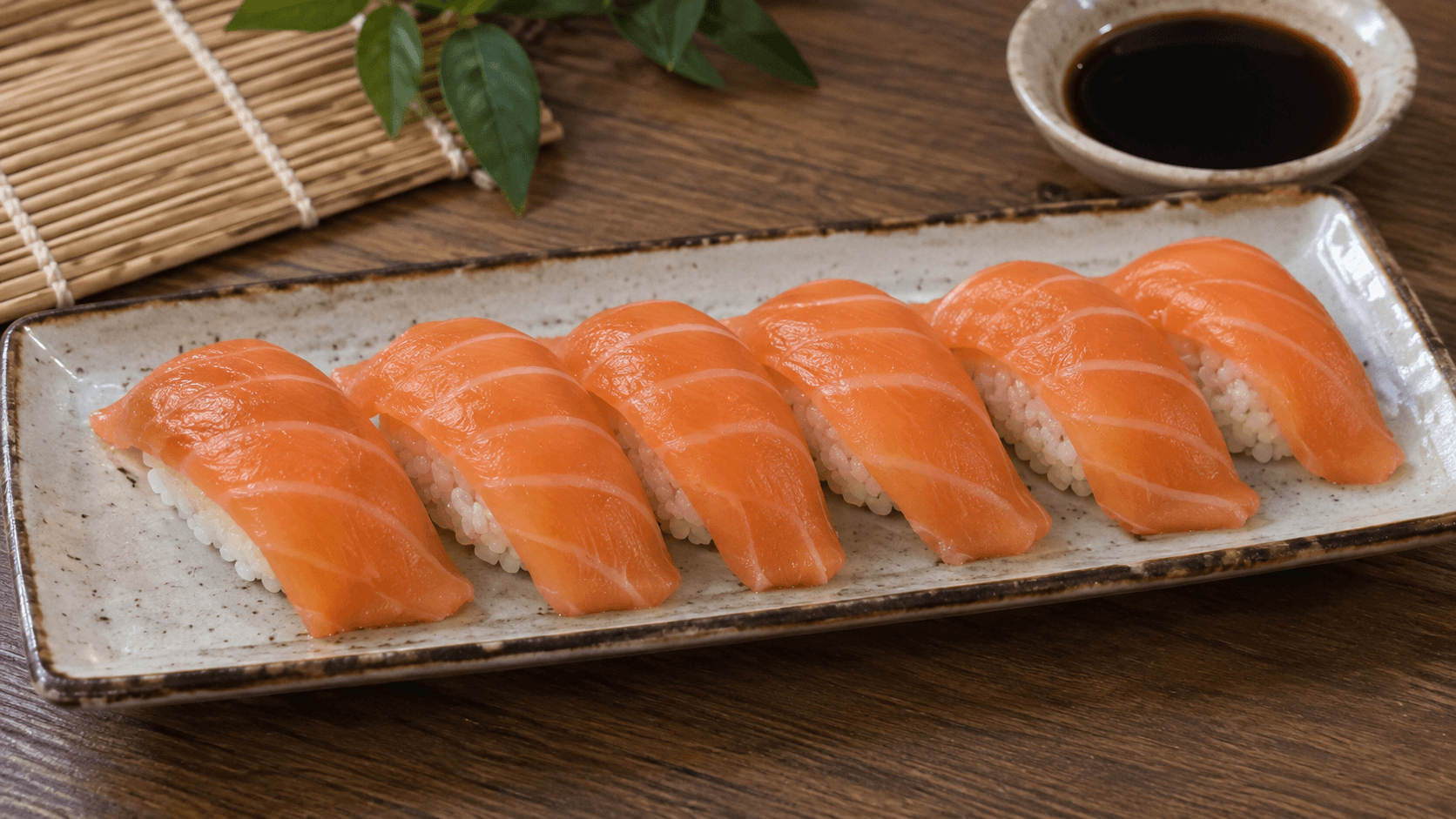 Salmon sushi - 6 pieces